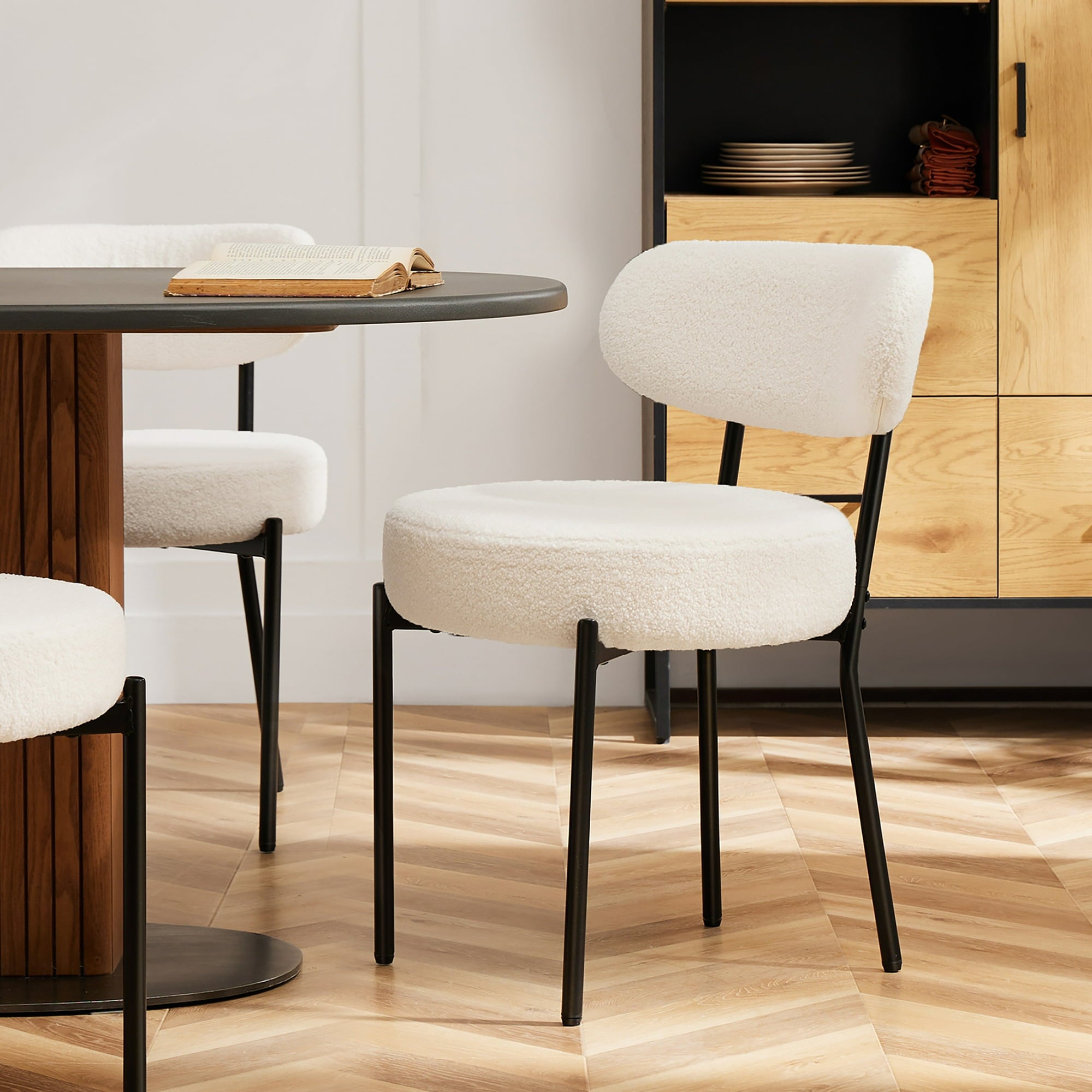 JIOABL Dining Chairs, Boucle Upholstered Kitchen Chairs with Curved Backrest & Metal Legs, Mid Century Modern Round Dining Room Chairs for Vanity, Living Room